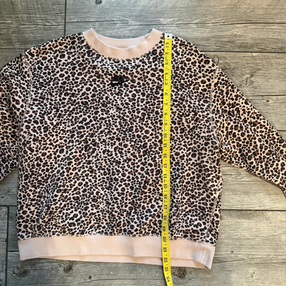 Nike Womens Leopard Print Crewneck Sweatshirt Tan Brown XS Fleece Futura Logo - Picture 8 of 9